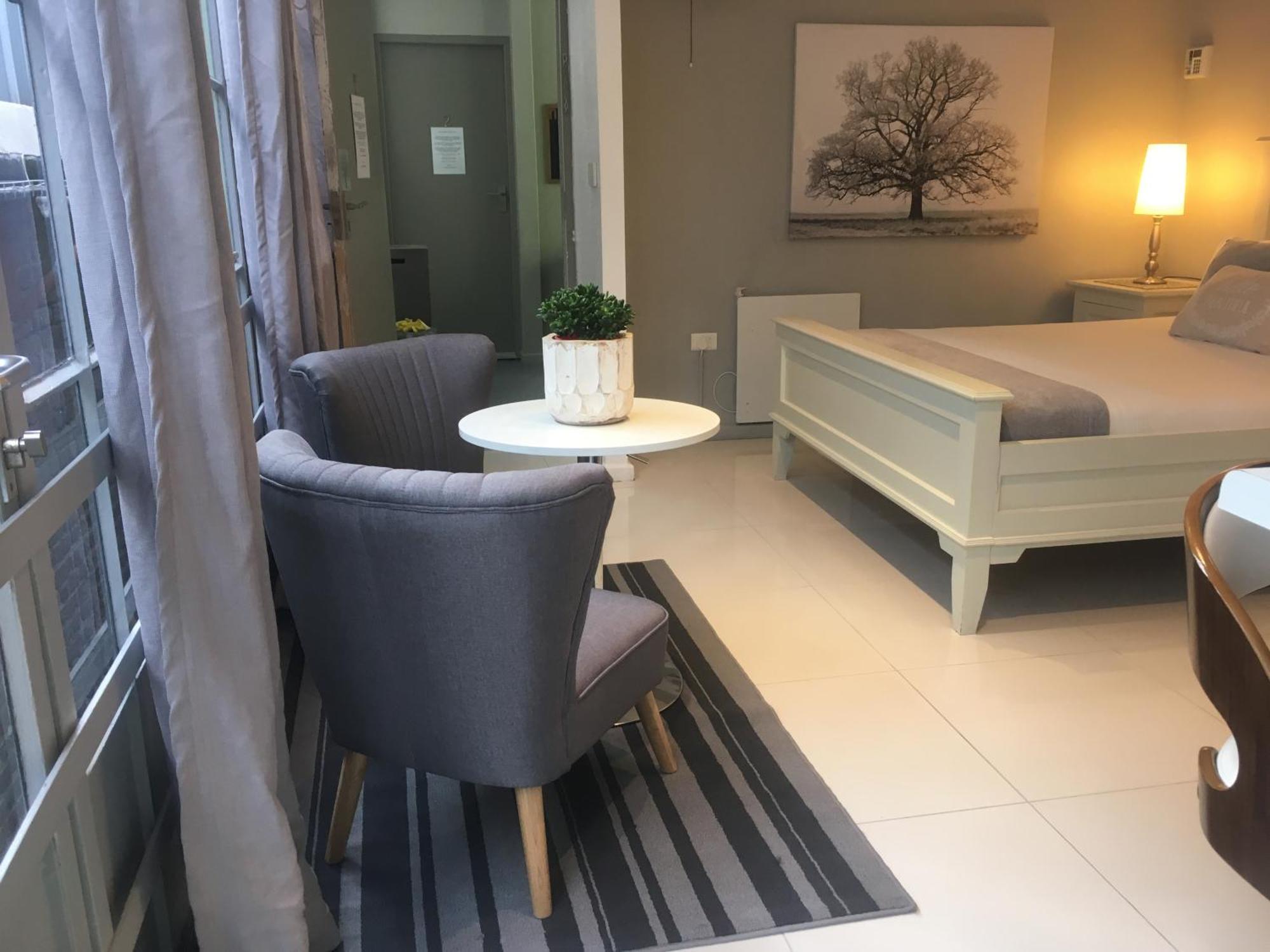 Man And Tree House Apartment Cape Town